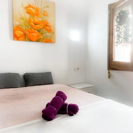 Elegant 2 Bedroom, Big Terrace 200m From Apartment