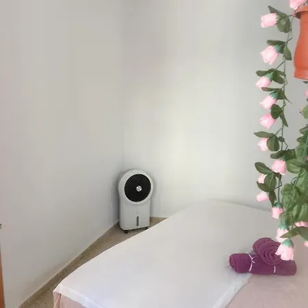 Elegant 2 Bedroom, Big Terrace 200m From Apartamento Lloret de Mar